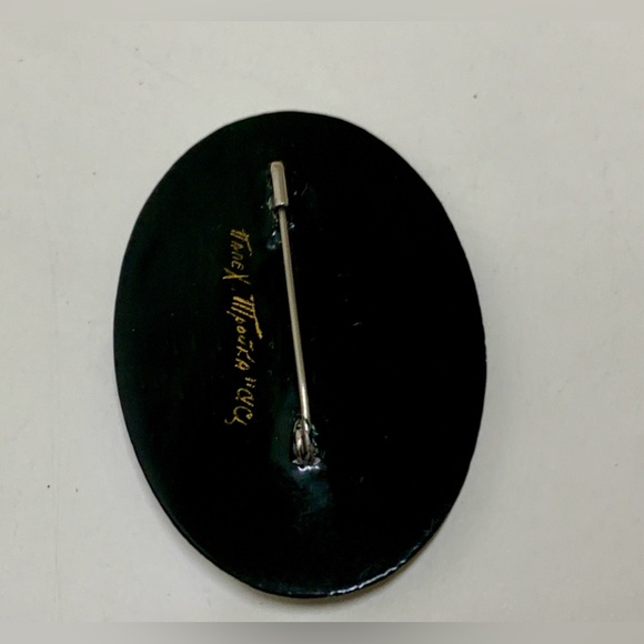 Vtg Soviet Era Russian Artist Signed Hand Painted Lacquer Pinback Brooch - Picture 7 of 11